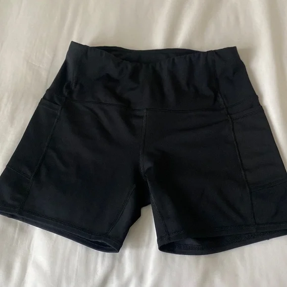Black biker shorts - Picture 1 of 3